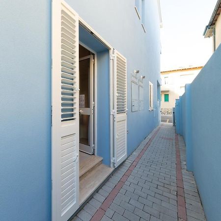 Via Siena 4 - Suites & Rooms مارينا دي سيسينا المظهر الخارجي الصورة