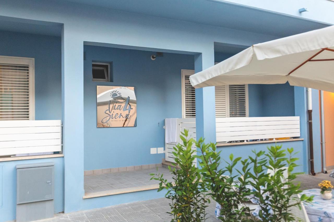 Via Siena 4 - Suites & Rooms مارينا دي سيسينا المظهر الخارجي الصورة