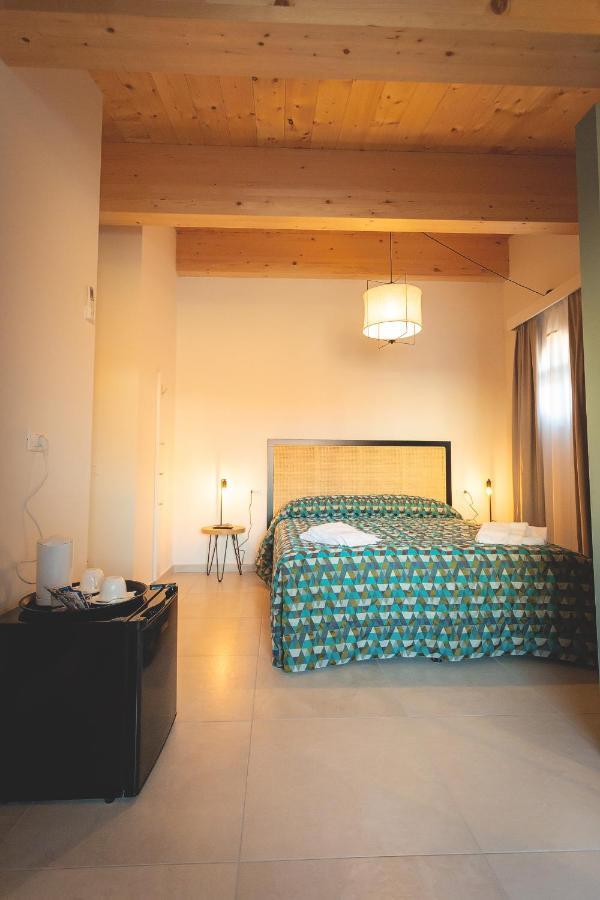 Via Siena 4 - Suites & Rooms مارينا دي سيسينا المظهر الخارجي الصورة