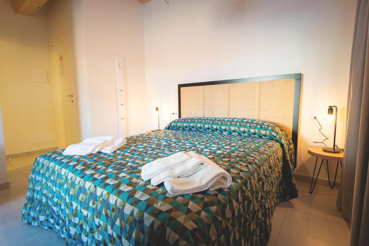 Via Siena 4 - Suites & Rooms مارينا دي سيسينا المظهر الخارجي الصورة