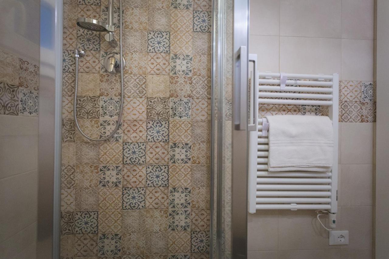 Via Siena 4 - Suites & Rooms مارينا دي سيسينا المظهر الخارجي الصورة