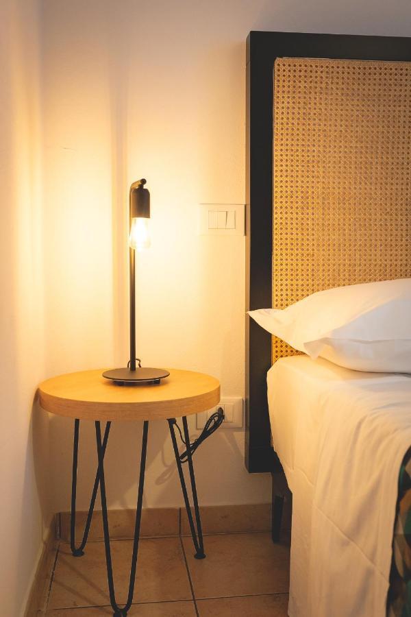 Via Siena 4 - Suites & Rooms مارينا دي سيسينا المظهر الخارجي الصورة
