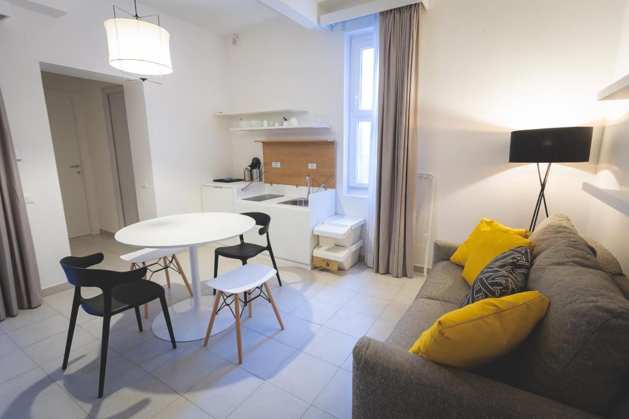 Via Siena 4 - Suites & Rooms مارينا دي سيسينا المظهر الخارجي الصورة