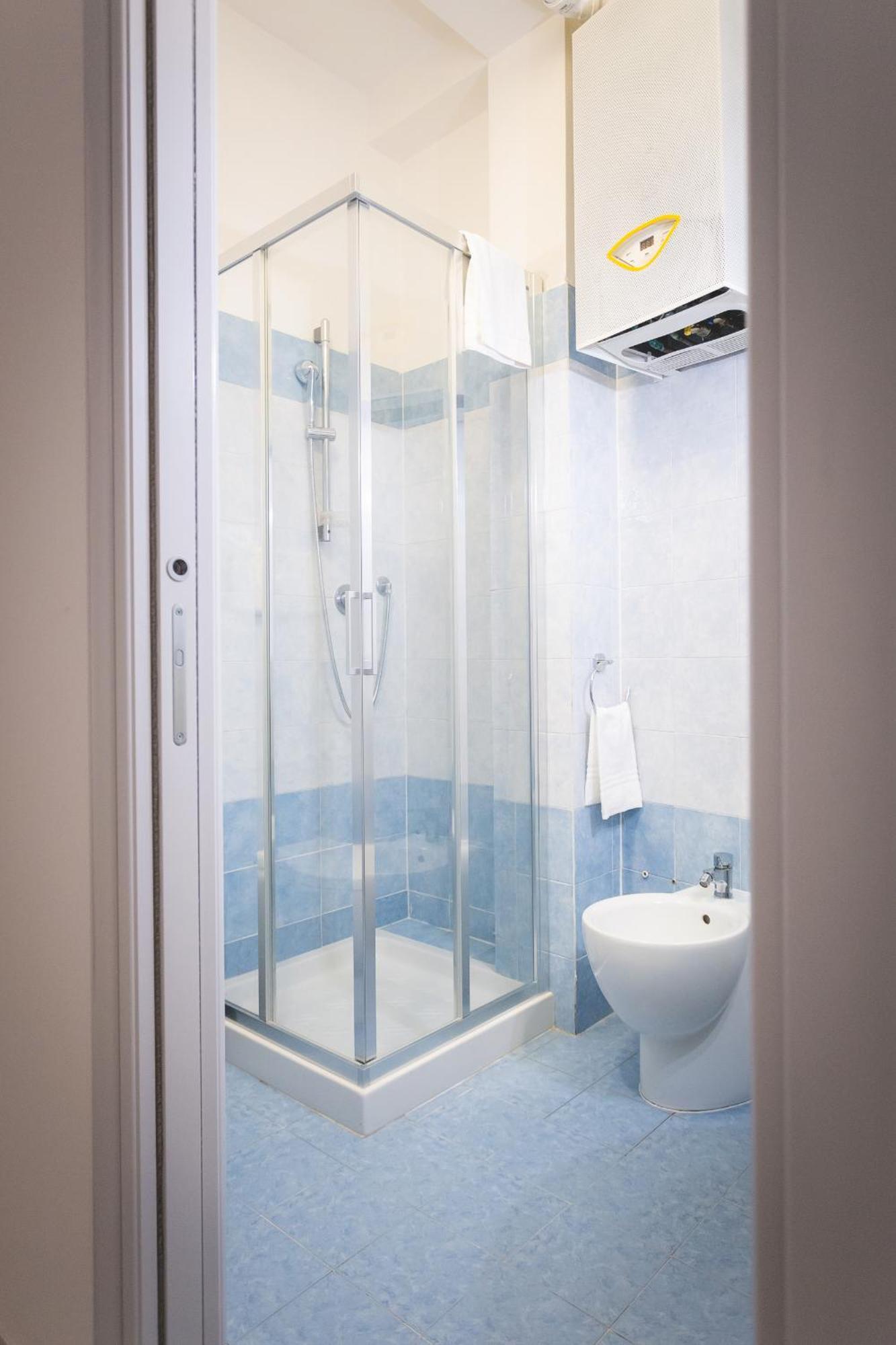 Via Siena 4 - Suites & Rooms مارينا دي سيسينا المظهر الخارجي الصورة