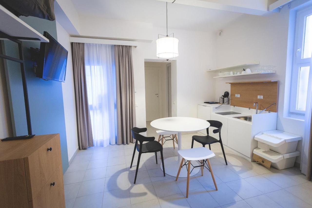 Via Siena 4 - Suites & Rooms مارينا دي سيسينا المظهر الخارجي الصورة