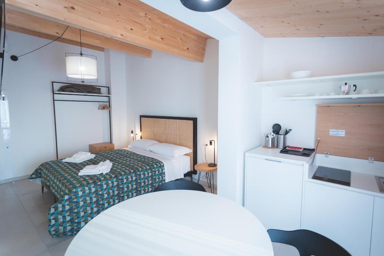 Via Siena 4 - Suites & Rooms مارينا دي سيسينا المظهر الخارجي الصورة