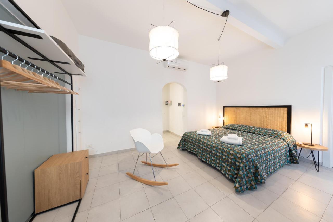 Via Siena 4 - Suites & Rooms مارينا دي سيسينا المظهر الخارجي الصورة