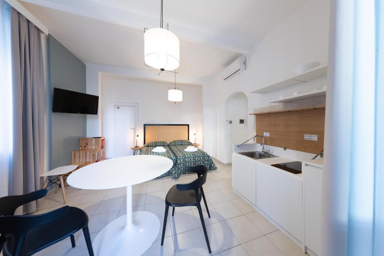 Via Siena 4 - Suites & Rooms مارينا دي سيسينا المظهر الخارجي الصورة