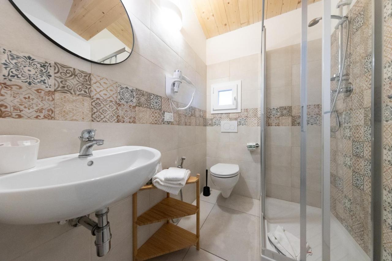 Via Siena 4 - Suites & Rooms مارينا دي سيسينا المظهر الخارجي الصورة