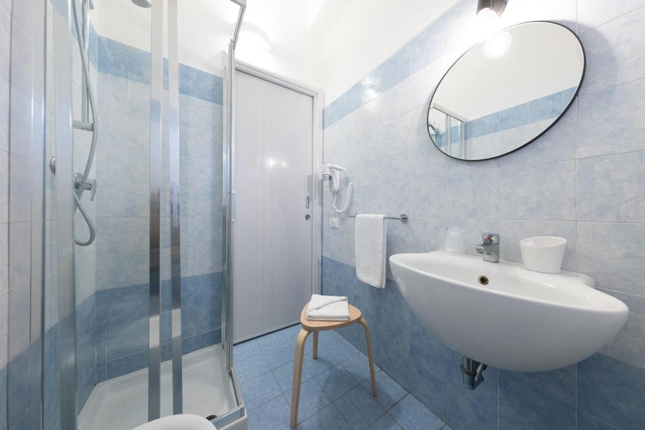 Via Siena 4 - Suites & Rooms مارينا دي سيسينا المظهر الخارجي الصورة