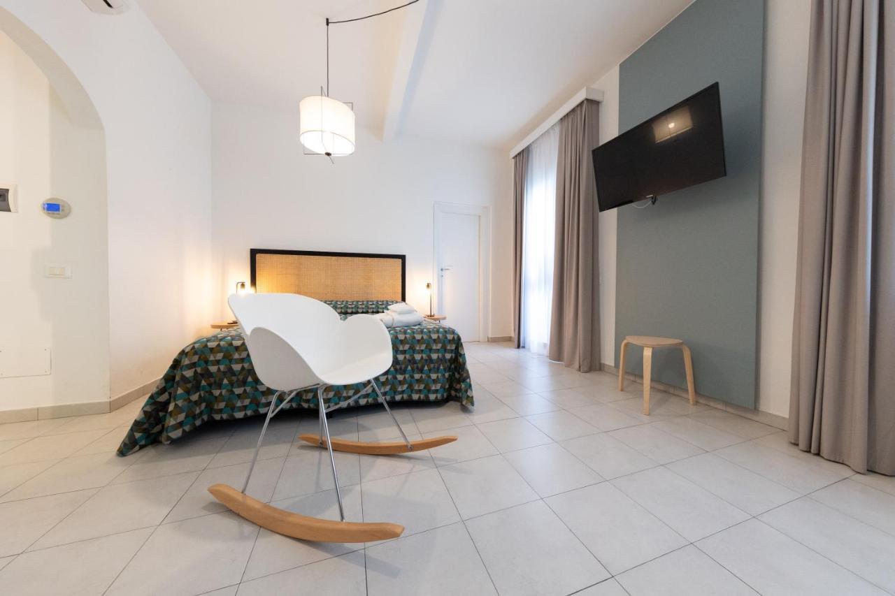 Via Siena 4 - Suites & Rooms مارينا دي سيسينا المظهر الخارجي الصورة