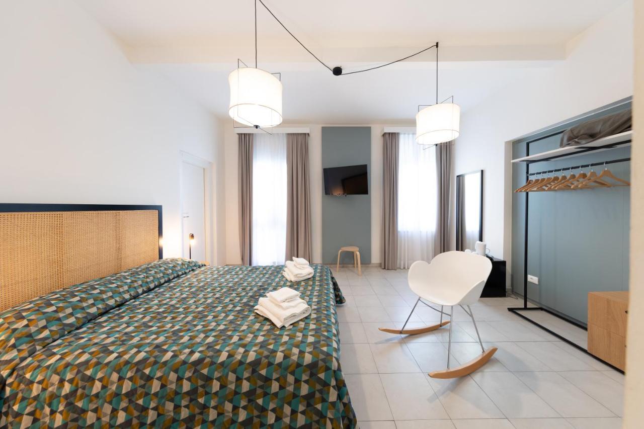 Via Siena 4 - Suites & Rooms مارينا دي سيسينا المظهر الخارجي الصورة
