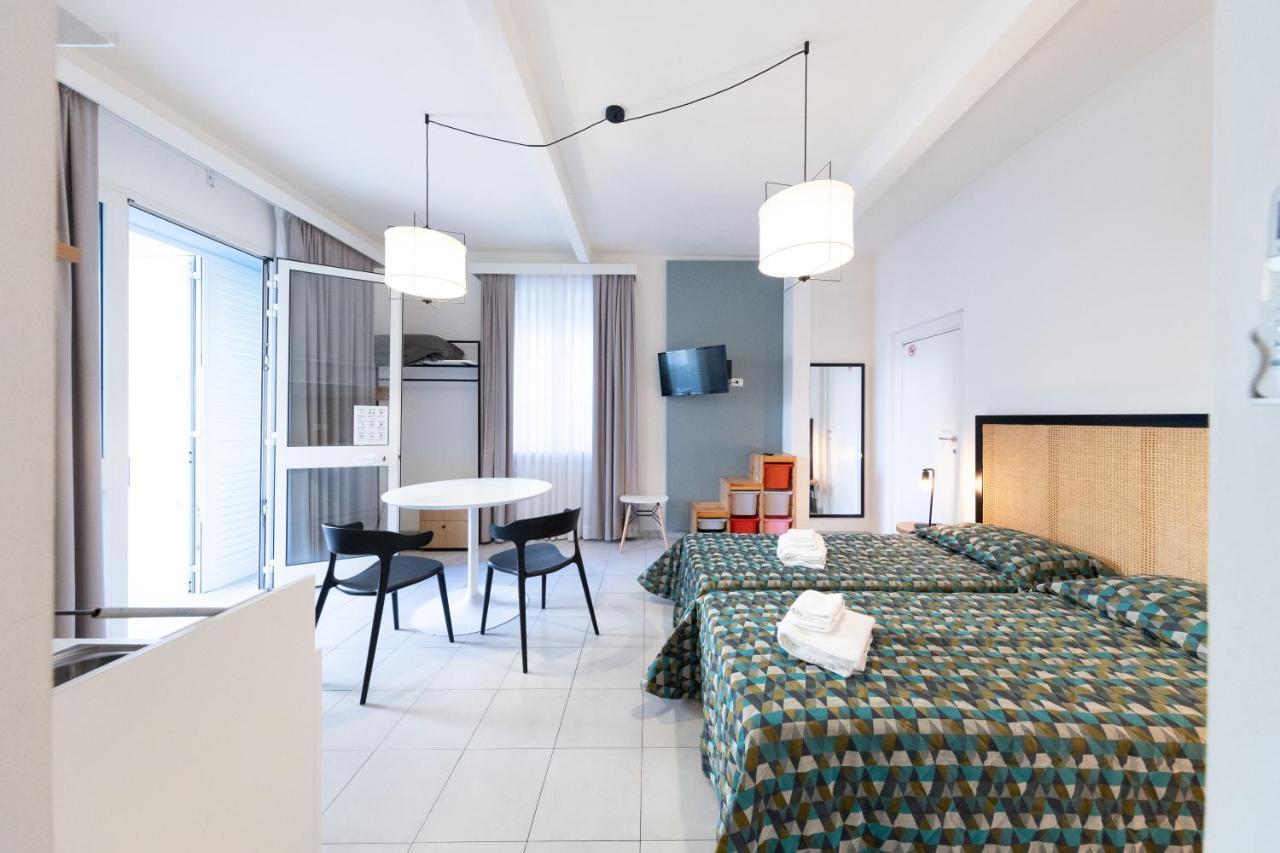 Via Siena 4 - Suites & Rooms مارينا دي سيسينا المظهر الخارجي الصورة