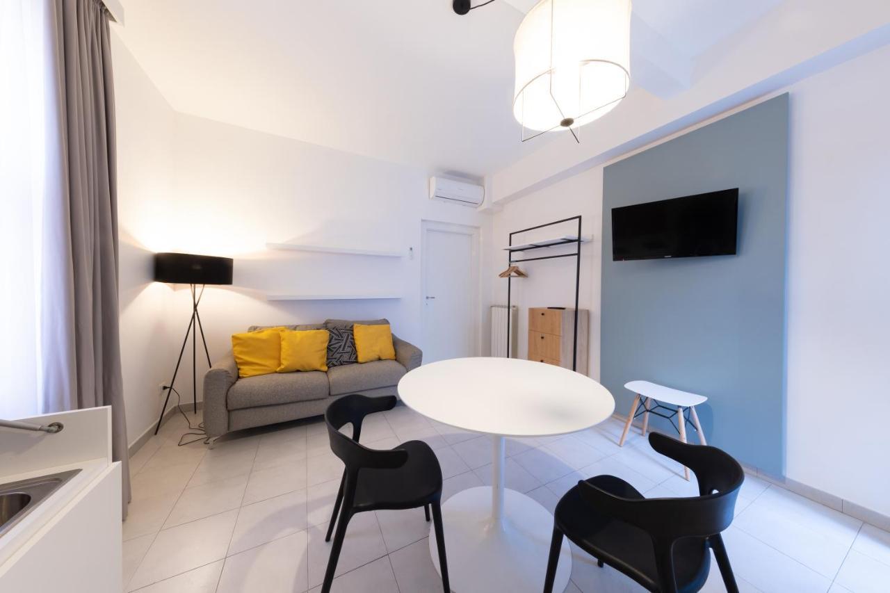 Via Siena 4 - Suites & Rooms مارينا دي سيسينا المظهر الخارجي الصورة