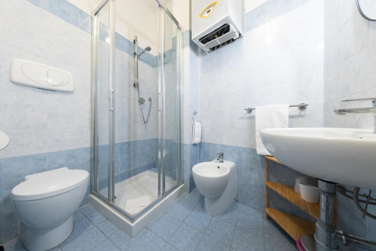Via Siena 4 - Suites & Rooms مارينا دي سيسينا المظهر الخارجي الصورة